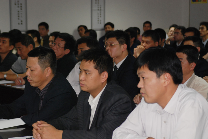 創(chuàng)建學(xué)習(xí)型組織，培養(yǎng)企業(yè)核心競(jìng)爭(zhēng)力  