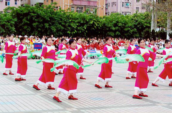 集體舞大展演真是太好了